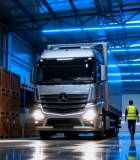 仓库内货运卡车与工作人员场景9126#横屏 