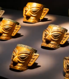 博物馆青铜面具展示(3)13910#横屏 