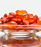 玻璃盘中的干枸杞特写10774#横屏 