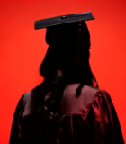毕业生背影与学士帽1397#横屏 