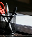 办公桌上的文具与纸张7767#横屏 