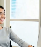 办公室女性使用电脑画面2323#横屏 