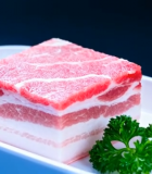 	 白色盘中的五花肉食材14589#横屏 