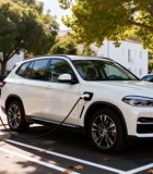 白色新能源汽车充电桩充电4991#横屏 