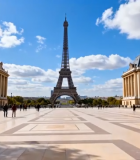 巴黎埃菲尔铁塔前广场行人画面6194#横屏 