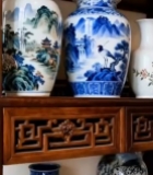  中式木架上的青花瓷花瓶5372#竖屏 	 