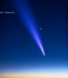  夜空中彗星划过海面景象236#竖屏 	 