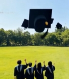  学生草坪抛学士帽毕业场景6481#竖屏 	 