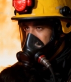  消防员火场怀抱救助儿童1628#竖屏 	 