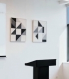  现代办公室内黑色讲台场景7688#竖屏 	 