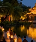  西湖古装人物持灯笼漫步湖边5471#竖屏 	 