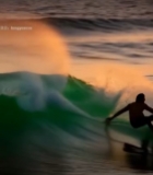  夕阳下海洋中冲浪者画面4895#竖屏 	 