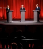  舞台上三人演讲场景1510#竖屏 	 