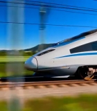  田野间行驶的高铁4697#竖屏 	 