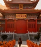  寺庙前僧人骑马穿行僧人群896#竖屏 	 