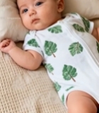  躺卧的婴儿特写6326#竖屏 	 