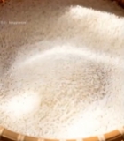  双手捧大米特写1991#竖屏 	 