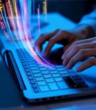  双手操作笔记本电脑数据特效画面3068#竖屏 	 