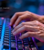  双手敲击带背光键盘画面7045#竖屏 	 