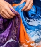  双手在水盆中染布料4160#竖屏 	 