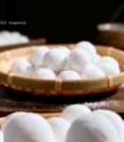  手取竹篮中汤圆特写84#竖屏 	 