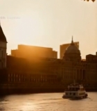  上海外滩河畔人群与游船景象7817#竖屏 	 