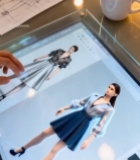  设计师使用透明平板进行服装绘图4130#竖屏 	 