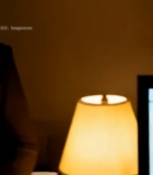  商务男士室内低头沉思画面725#竖屏 	 