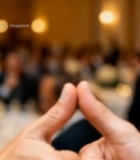  商务场合两人碰拳素材6395#竖屏 	 