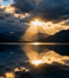  山水间日出阳光洒落湖面4805#竖屏 	 