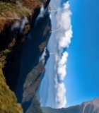  山间云海中的风力发电风车1552#竖屏 	 