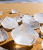  沙滩上的透明晶体近景画面6241#竖屏 	 