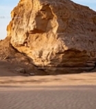  沙漠中的雅丹地貌岩石2978#竖屏 	 