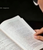  人物捧头阅读书籍素材7762#竖屏 	 