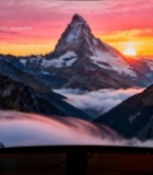  曲面显示器展示自然风光画面6732#竖屏 	 