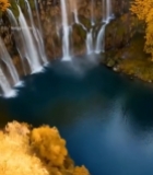  秋季森林瀑布俯瞰美景4416#竖屏 	 