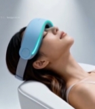  女性使用眼部护理仪器5280#竖屏 	 