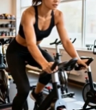  女性健身房骑动感单车2858#竖屏 	 