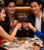  朋友餐厅聚会举杯场景素材4454#竖屏 	 