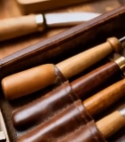  皮箱内的手工雕刻刀具6907#竖屏 	 