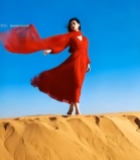  女子沙漠中红裙随风飘逸4392#竖屏 	 