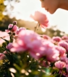  女子闻花香1880#竖屏 	 