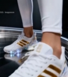  女性展示发光运动鞋931#竖屏 	 