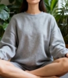  女子戴眼罩盘腿静坐放松4785#竖屏 	 