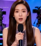  女主持人手持麦克风主持画面6205#竖屏 	 