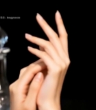  女性手部展示与美甲特写2407#竖屏 	 