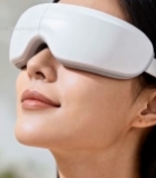  女性佩戴眼部按摩仪5070#竖屏 	 