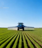  农田中拖拉机喷洒作业画面6920#竖屏 	 