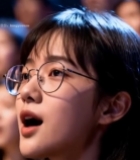  女孩参与合唱活动近景6108#竖屏 	 