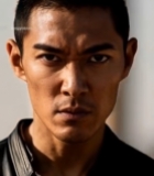  男子面部特写眼神坚毅1008#竖屏 	 